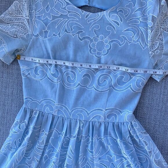 Aina Be Blue‎ Lace Open Back Dress - Picture 3 of 7